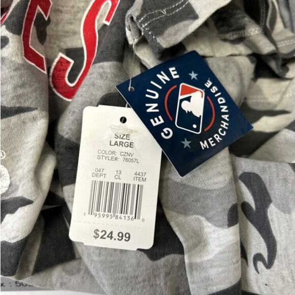 Atlanta Braves Women’s Camo Print V-Neck T-Shirt Large - Picture 6 of 10